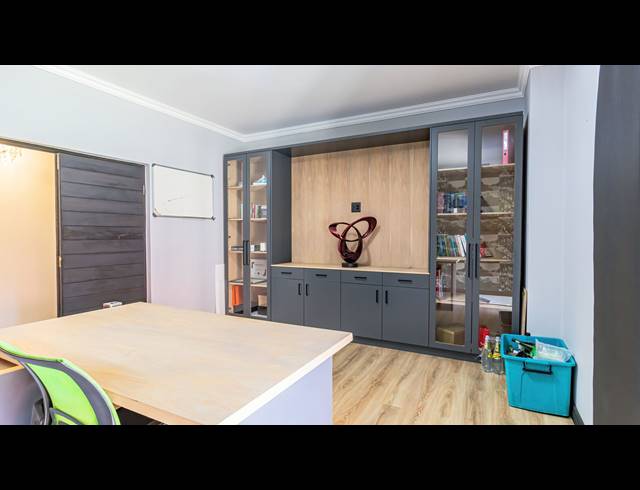 7 BEDROOM HOUSE FOR SALE IN MIDLANDS ESTATE